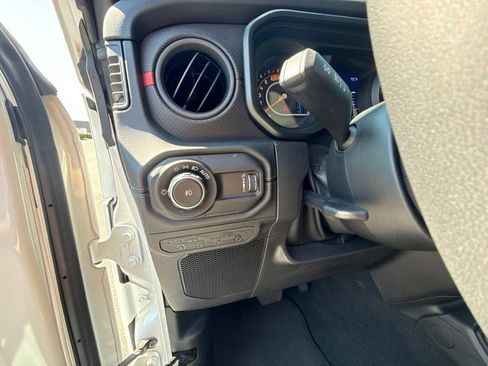 Used 2024 Jeep Wrangler Unlimited Rubicon w/ Technology Group AWD/4WD image 14