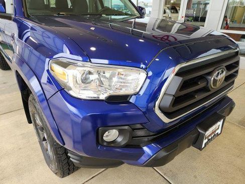 Certified 2022 Toyota Tacoma SR5 AWD/4WD image 8