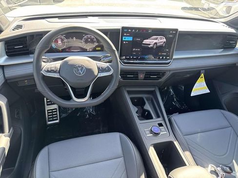 New 2026 Volkswagen Tiguan SE R-Line FWD image 7