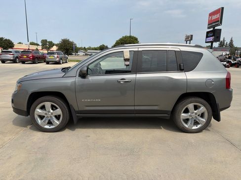 Used 2014 Jeep Compass Limited w/ Sun/Sound Group AWD/4WD image 5