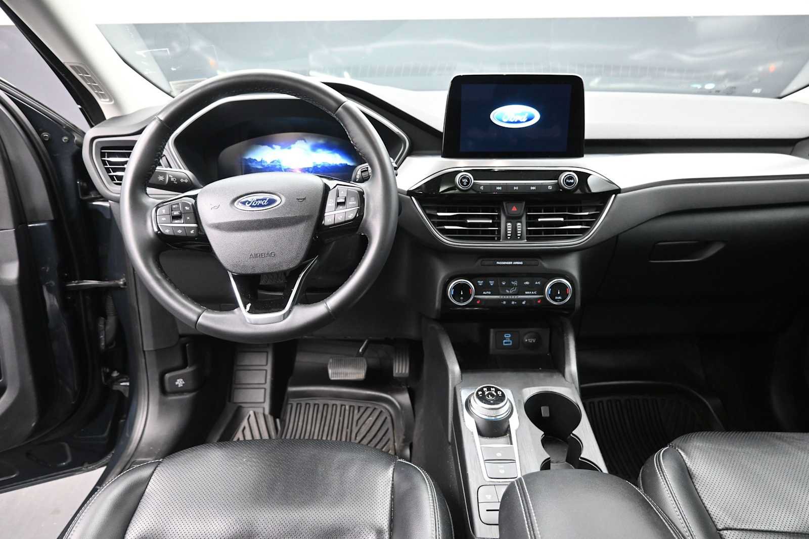 Used 2022 Ford Escape Titanium AWD/4WD image 13