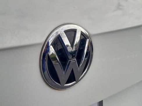 Used 2019 Volkswagen Tiguan SE image 29