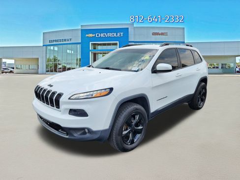 Used 2018 Jeep Cherokee Latitude w/ Altitude Package image 3