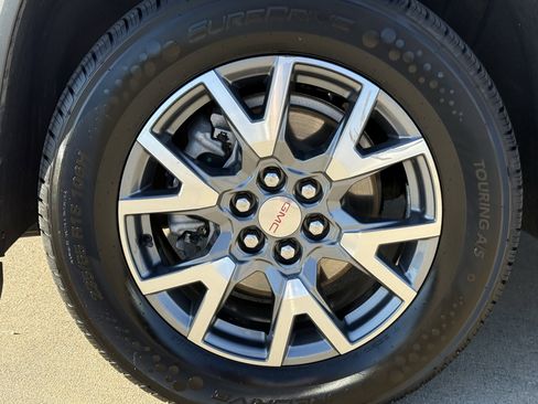 Used 2023 GMC Acadia SLT image 12