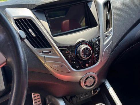 Used 2012 Hyundai Veloster w/ Style Pkg FWD image 24