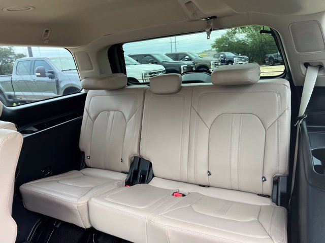 Used 2023 Ford Expedition Limited AWD/4WD image 15
