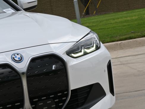 Certified 2023 BMW i4 eDrive35 RWD image 10