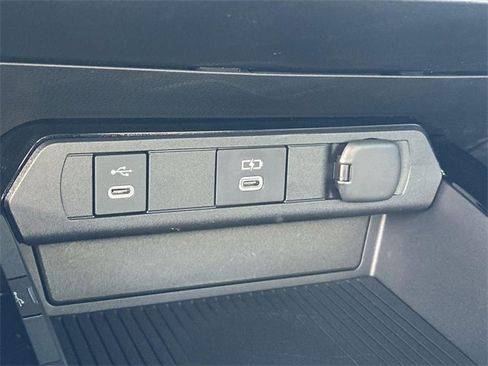 Used 2025 Toyota Prius LE image 36