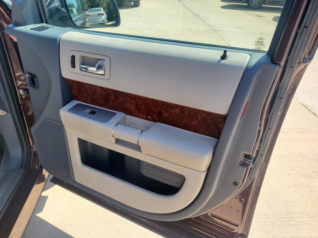 Used 2009 Ford Flex Limited FWD image 6