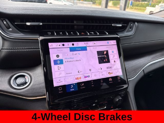Used 2025 Jeep Grand Cherokee Limited AWD/4WD image 39