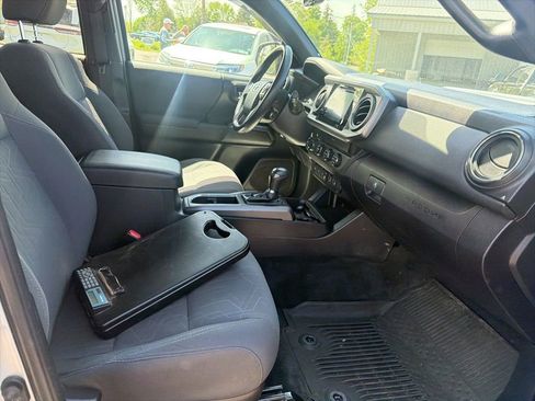 Used 2019 Toyota Tacoma TRD Sport w/ Technology Package AWD/4WD image 26