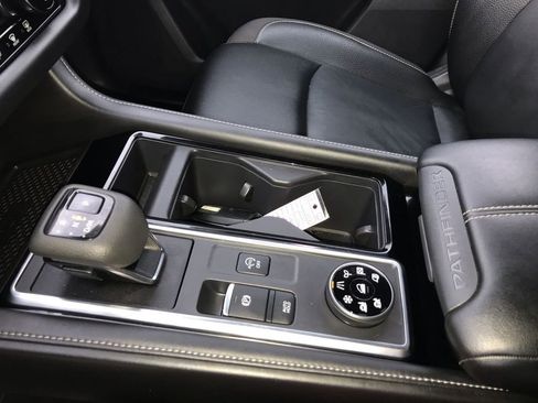 Used 2023 Nissan Pathfinder SL w/ Black Appearance Package image 20