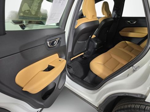 Used 2020 Volvo XC60 T6 Momentum AWD/4WD image 35
