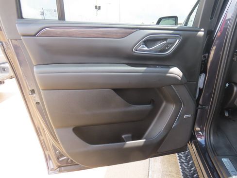Used 2024 Chevrolet Suburban Z71 w/ Luxury Package AWD/4WD image 20