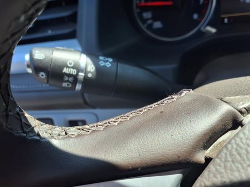 Certified 2023 GMC Acadia SLT image 19