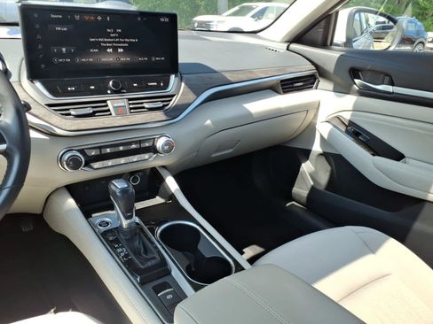 Certified 2023 Nissan Altima 2.5 SV w/ SV Premium Package FWD image 15
