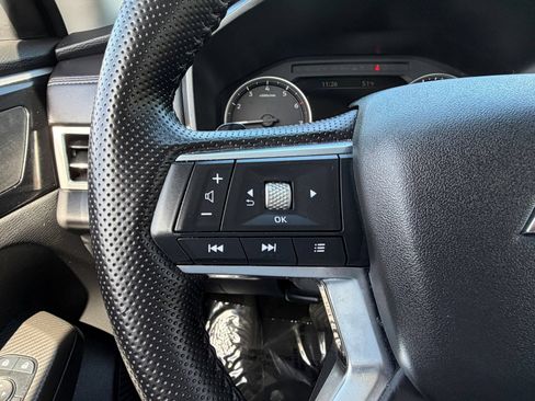 Used 2025 Mitsubishi Outlander SE AWD/4WD image 32