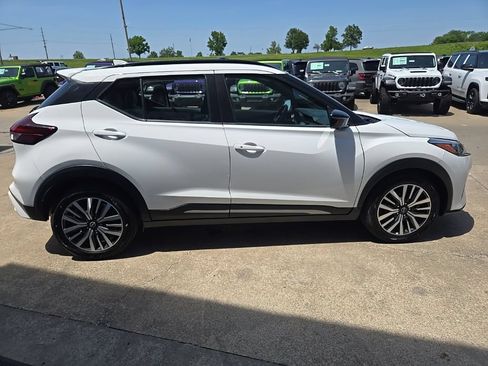 Used 2024 Nissan Kicks SR w/ SR Premium Package FWD image 13