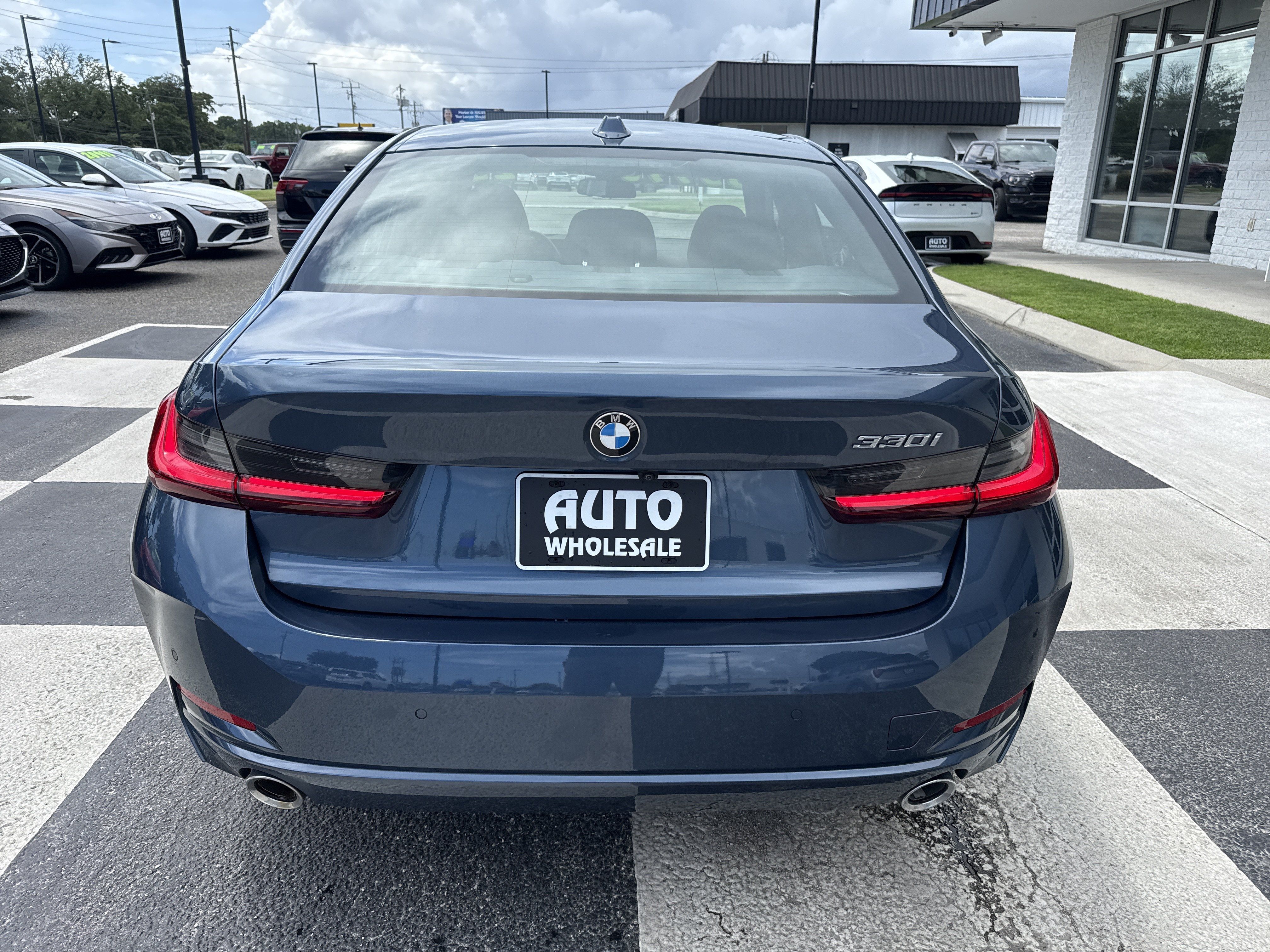 Used 2025 BMW 330i Sedan RWD image 4