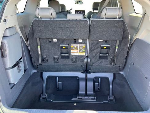 Certified 2023 Toyota Sienna XLE FWD image 19