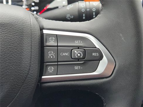 Certified 2024 Jeep Compass Limited image 34