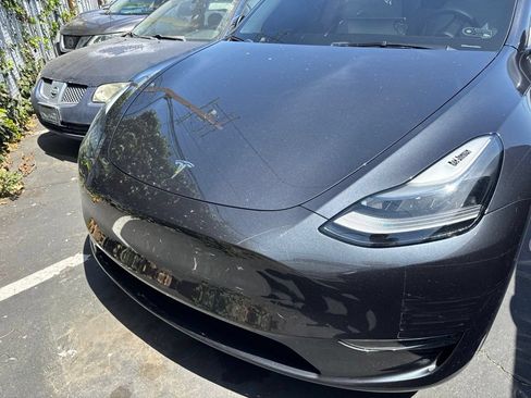 Used 2024 Tesla Model Y Long Range AWD/4WD image 1