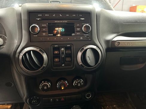 Used 2018 Jeep Wrangler Unlimited Sport S AWD/4WD image 17