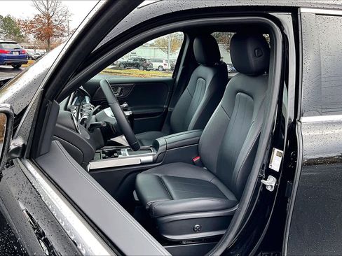 Used 2025 Mercedes-Benz GLB 250 image 9