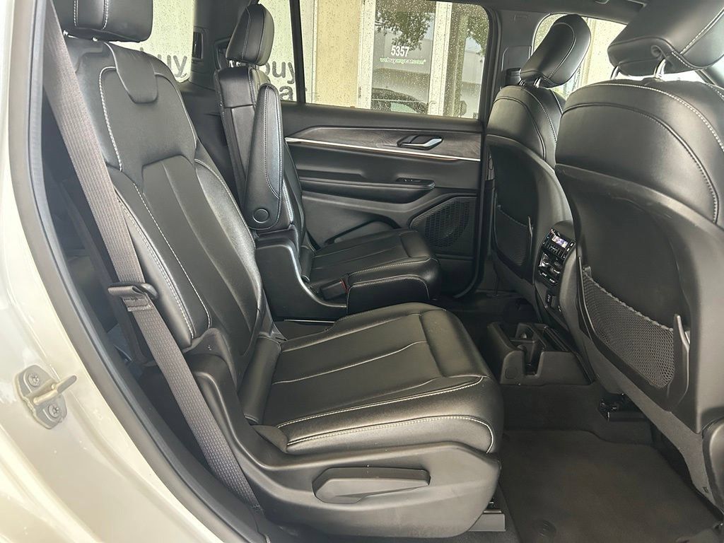 Used 2024 Jeep Grand Cherokee L Limited w/ Black Appearance Package RWD image 27