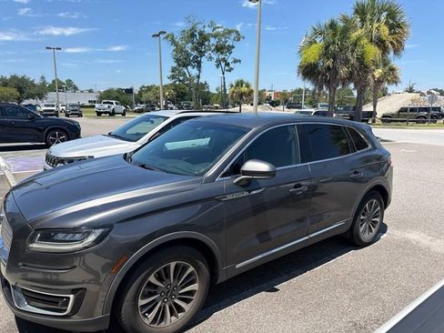 Used 2019 Lincoln Nautilus Select AWD/4WD image 3