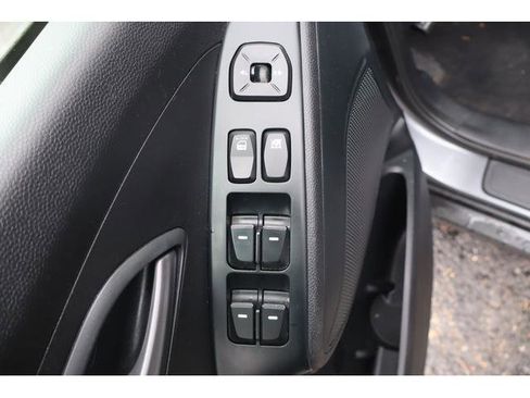 Used 2014 Hyundai Tucson GLS image 11