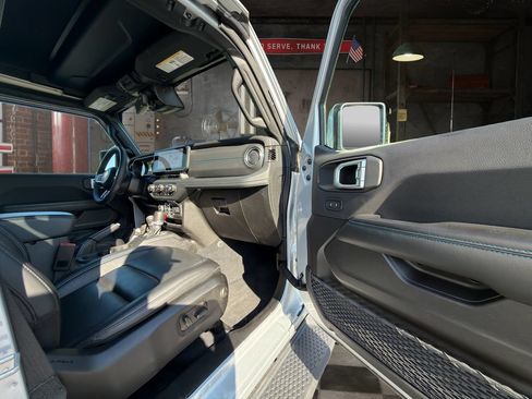 Used 2024 Jeep Wrangler High Altitude AWD/4WD image 18