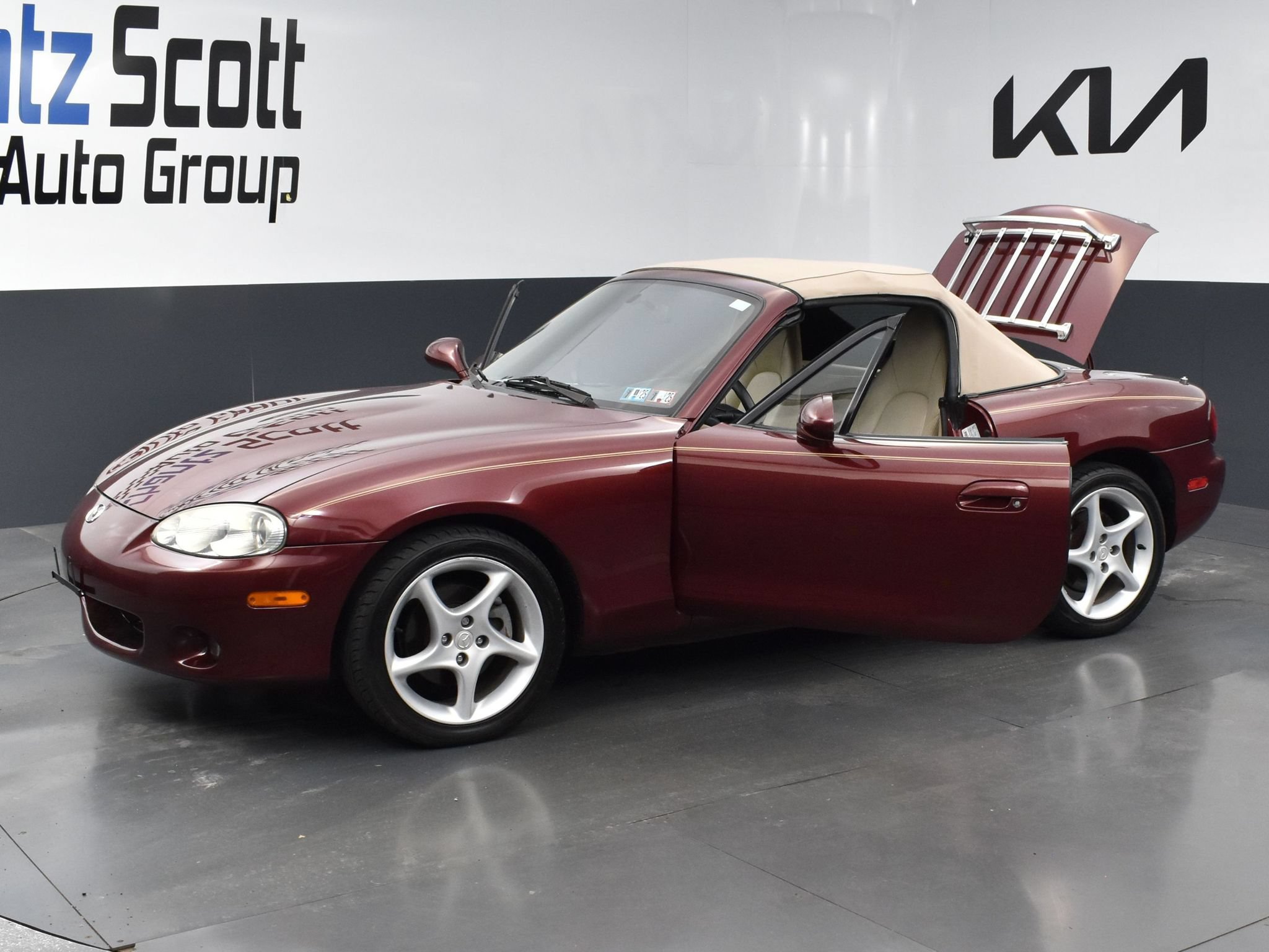 Used 2003 MAZDA MX-5 Miata RWD image 26