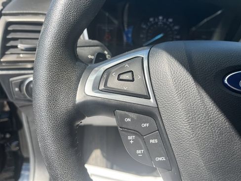 Used 2017 Ford Fusion SE w/ Fusion SE Technology Package image 22