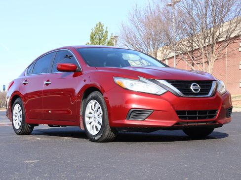 Used 2017 Nissan Altima 2.5 S w/ Power Driver Seat Package FWD image 1