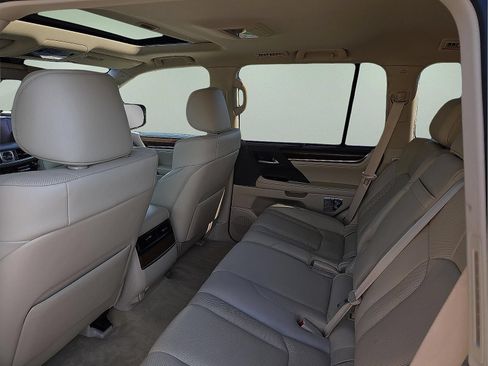 Used 2020 Lexus LX 570 4WD w/ Luxury Package image 10