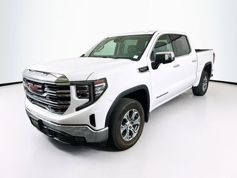 Used 2025 GMC Sierra 1500 SLT image 3