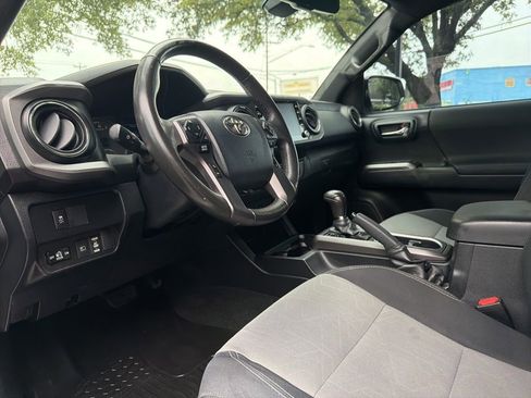 Used 2020 Toyota Tacoma TRD Sport AWD/4WD image 13