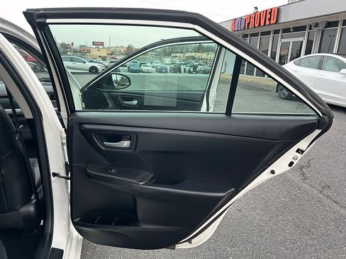 Used 2017 Toyota Camry SE image 27