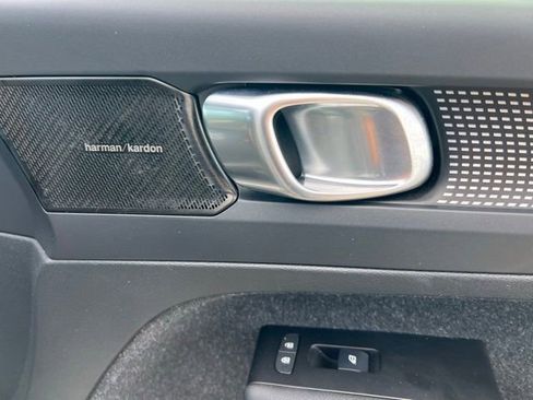 Used 2021 Volvo XC40 P8 Recharge w/ Advanced Package image 48