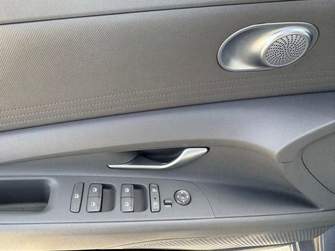 Used 2023 Hyundai Elantra SEL image 19