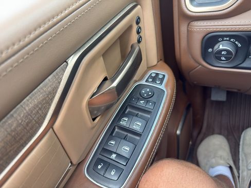Used 2023 RAM 3500 Limited AWD/4WD image 23