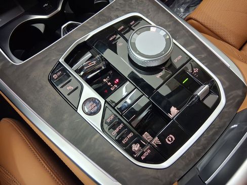 New 2026 BMW X7 xDrive40i w/ Climate Comfort Package image 17