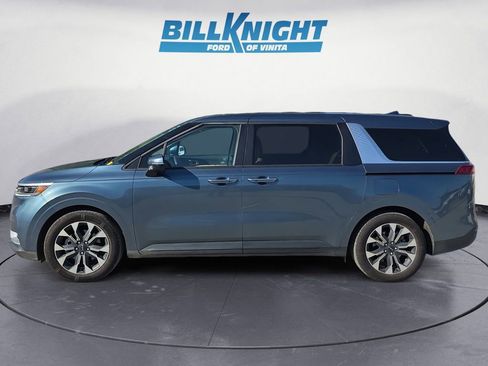 Used 2024 Kia Carnival EX FWD image 2