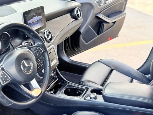 Used 2019 Mercedes-Benz GLA 250 image 2