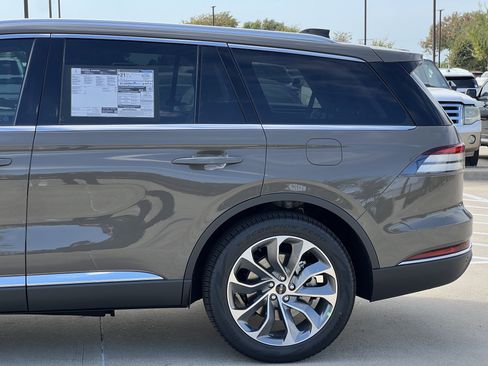 New 2025 Lincoln Aviator Reserve image 6