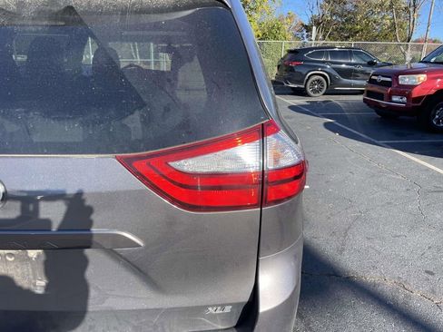 Used 2015 Toyota Sienna XLE w/ XLE Navigation Package image 17