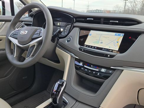 New 2025 Cadillac XT5 Premium Luxury FWD image 8