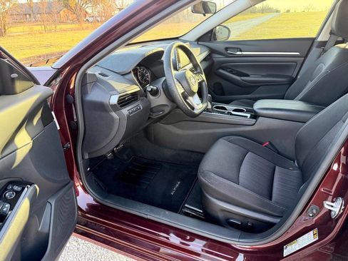 Used 2023 Nissan Altima 2.5 SV image 13