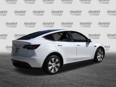 Used 2021 Tesla Model Y Long Range image 9